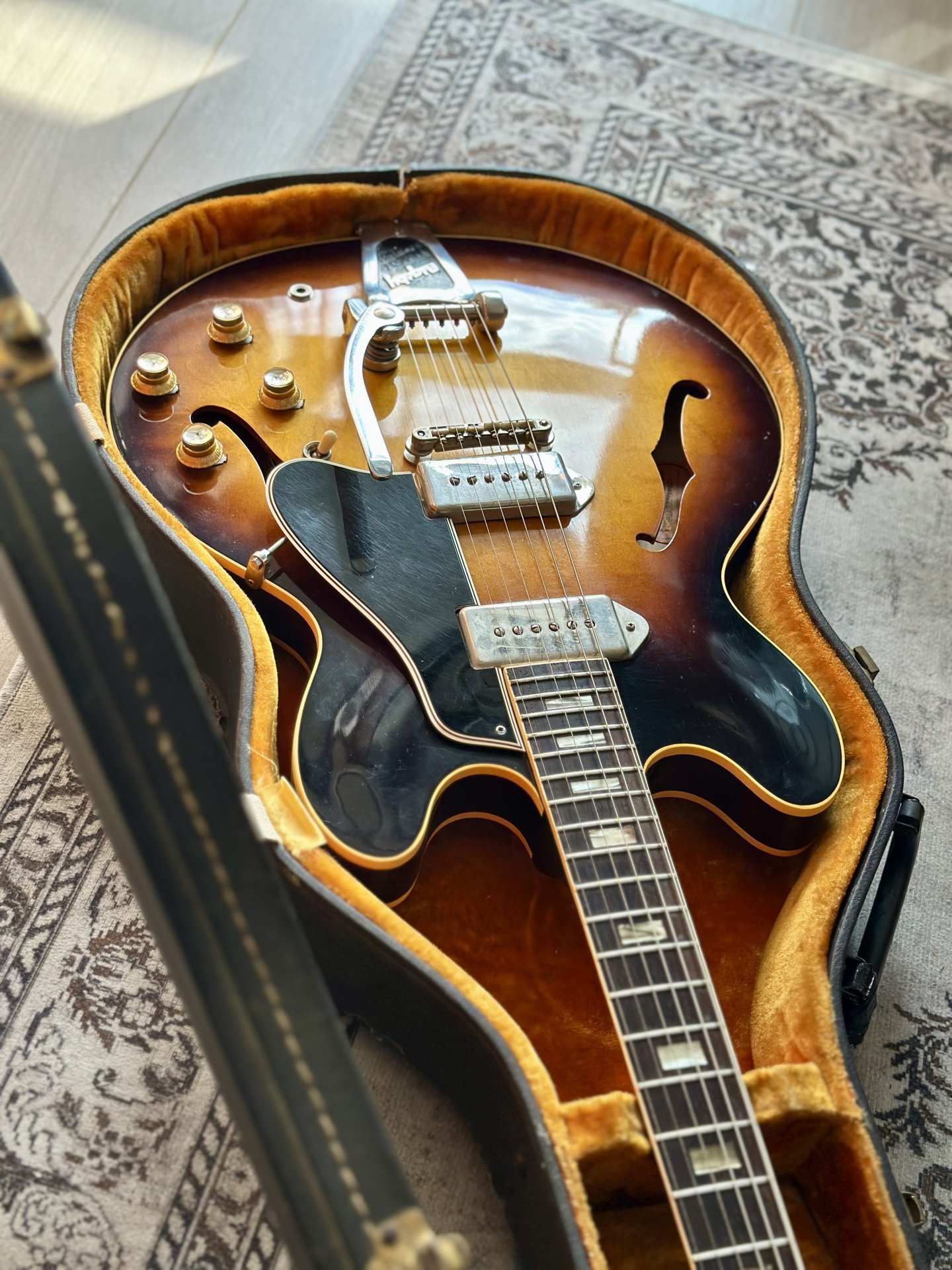 Gibson ES-330 wide nut