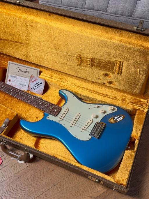 Fender AMERICAN VINTAGE ’61 STRATOCASTER FSR THIN SKIN