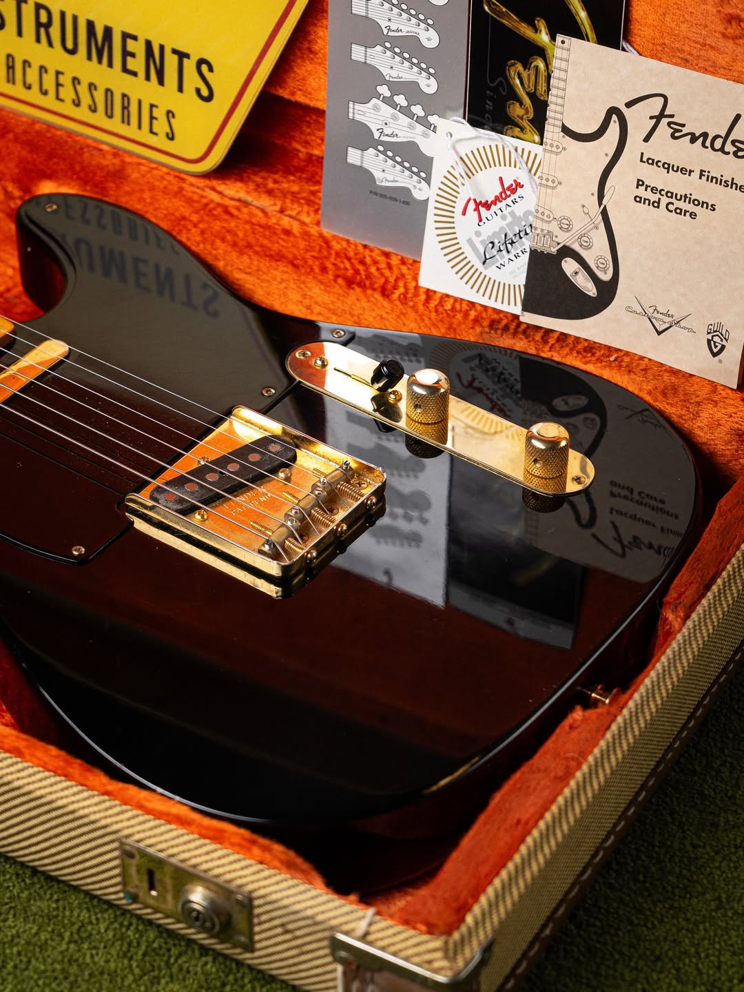 Fender Telecaster Avri 52 Fsr Black Gold Hardware