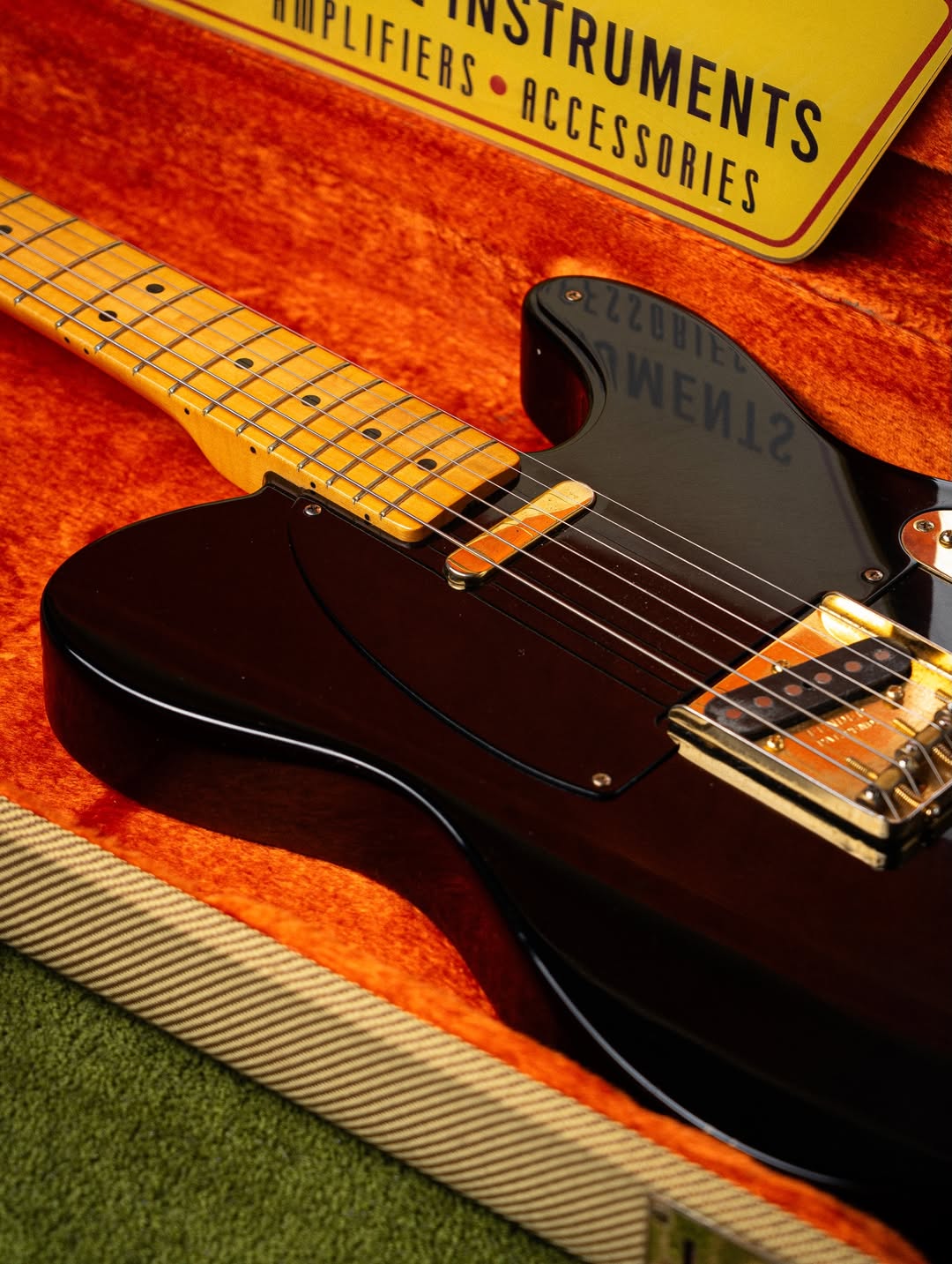 Fender Telecaster Avri 52 Fsr Black Gold Hardware