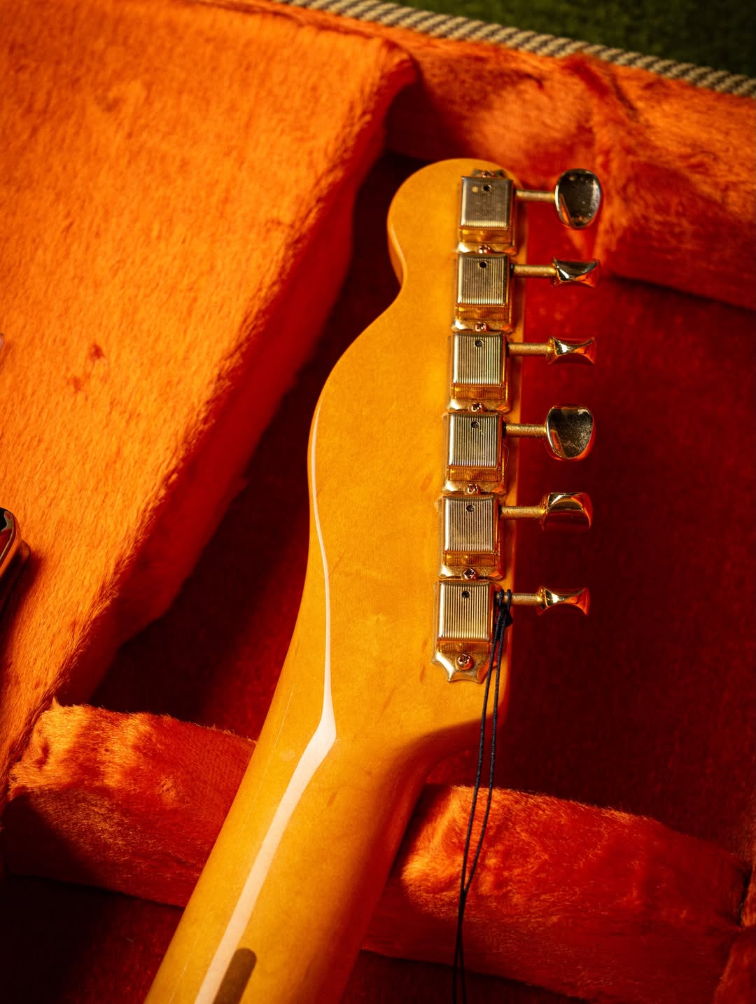 Fender Telecaster Avri 52 Fsr Black Gold Hardware